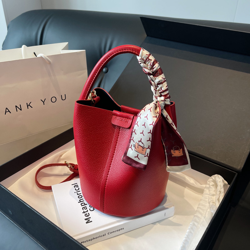Red PU Bucket Shoulder and Cro - Luxury Bags On Sales recension och pris