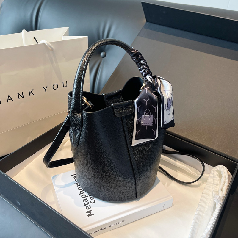 Red PU Bucket Shoulder and Cro - Luxury Bags On Sales recension och pris