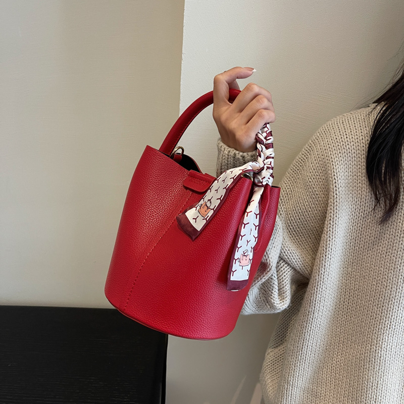 Red PU Bucket Shoulder and Cro - Luxury Bags On Sales recension och pris
