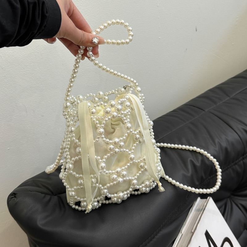 White Beading Bucket Shoulder  - Luxury Bags On Sales recension och pris