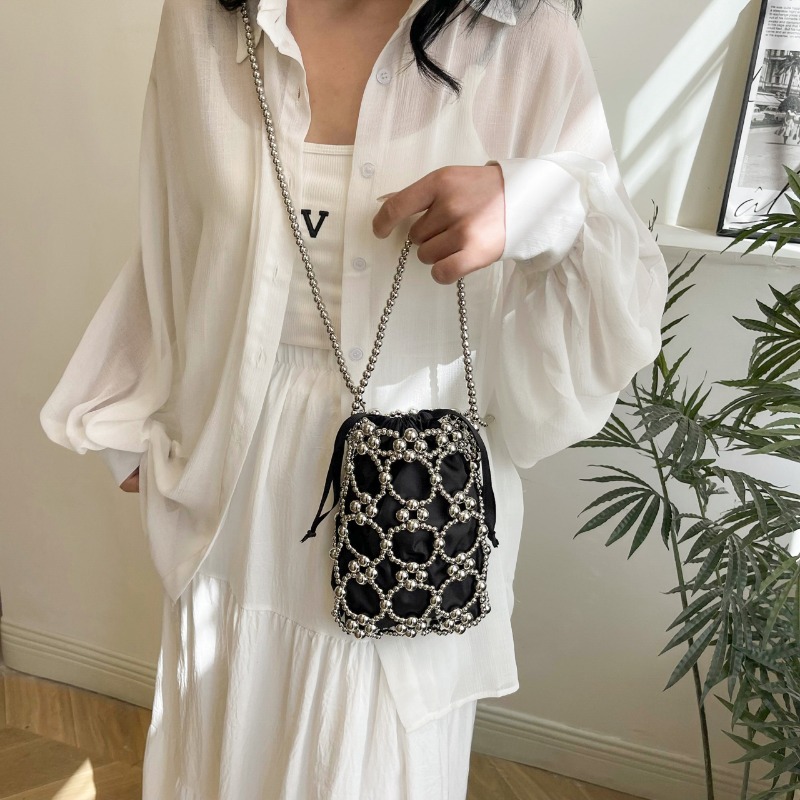 White Beading Bucket Shoulder  - Luxury Bags On Sales recension och pris